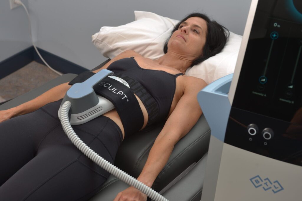Emsculpt-Device-Demonstration_2-907414659
